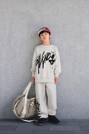 PANTALÓN JOGGER ESTAMPADO GRAFFITI - Gris claro de Zara
