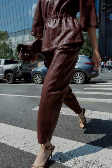 ENSEMBLE BLAZER ET PANTALON EN MATIÈRE SYNTHÉTIQUE - M de Zara - Image 2