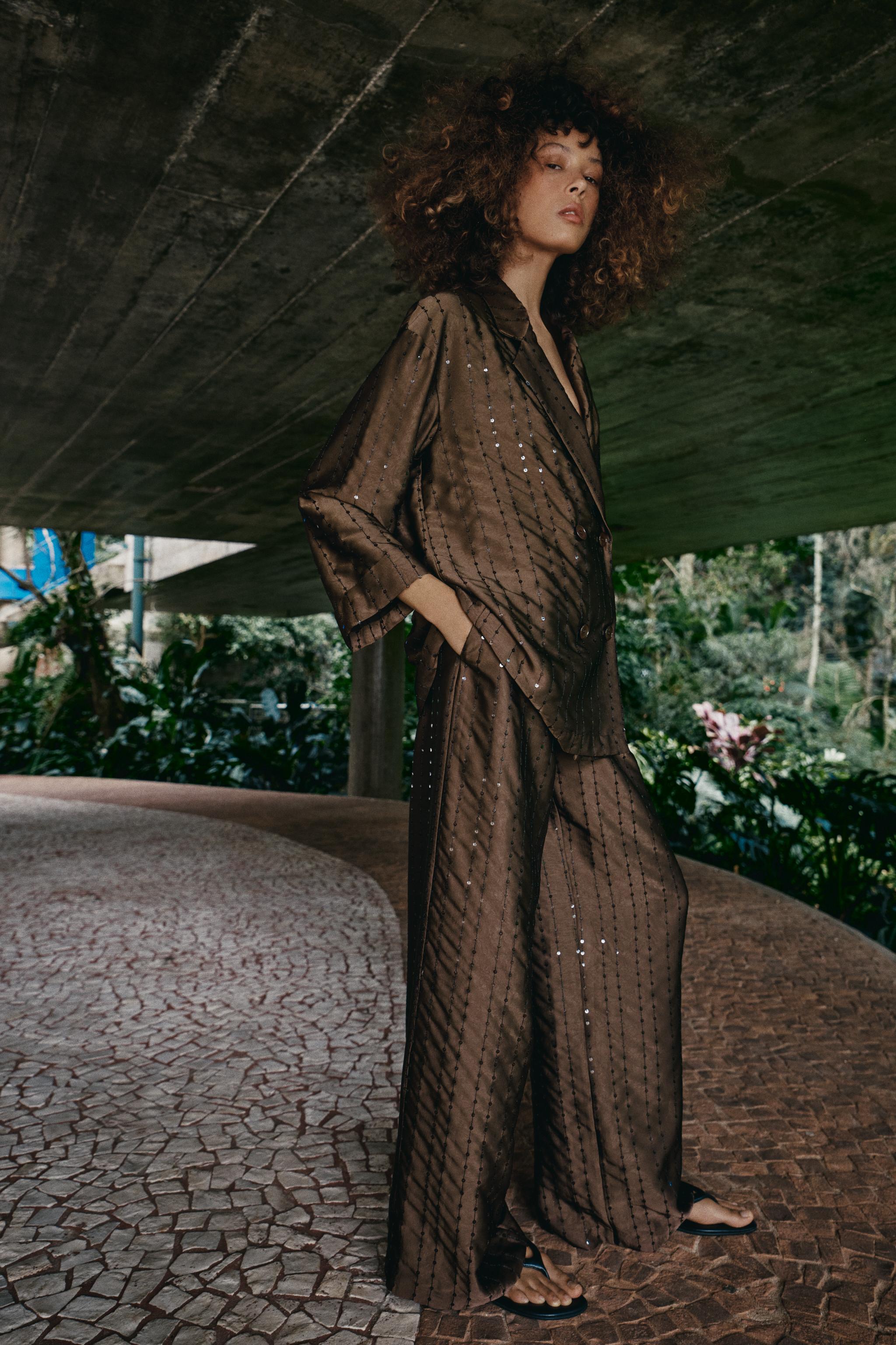 VESTE À PAILLETTES ET BOUTONNAGE CROISÉ