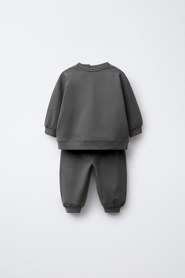 طقم سويت شيرت وبنطلون JOGGER - رمادي أنثراسايت الخاص بـ Zara