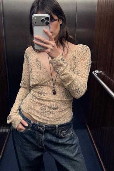 TOP BRODÉ AVEC FANTAISIE - Beige de Zara - Image 1