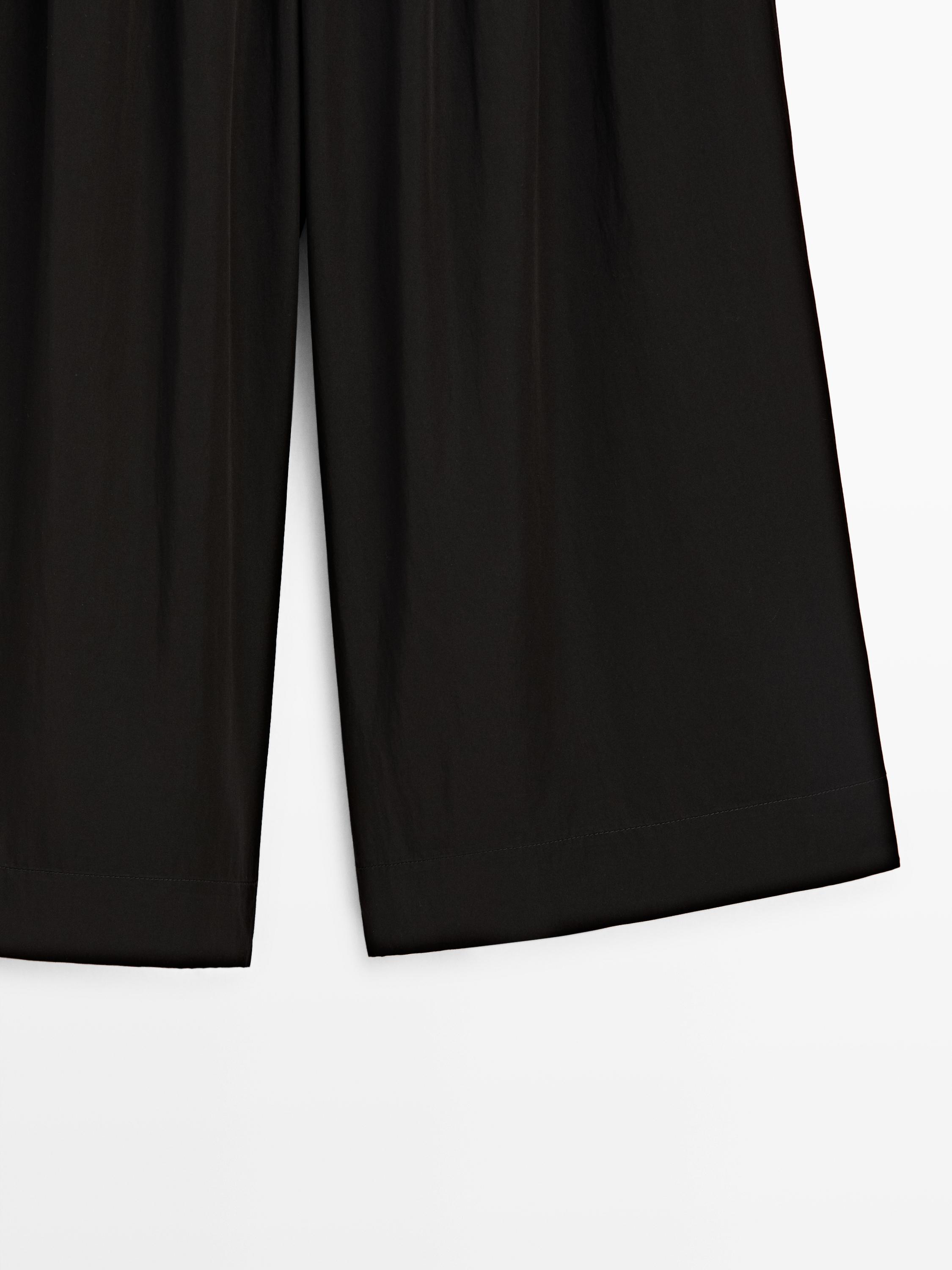 Flowing wide-leg pants