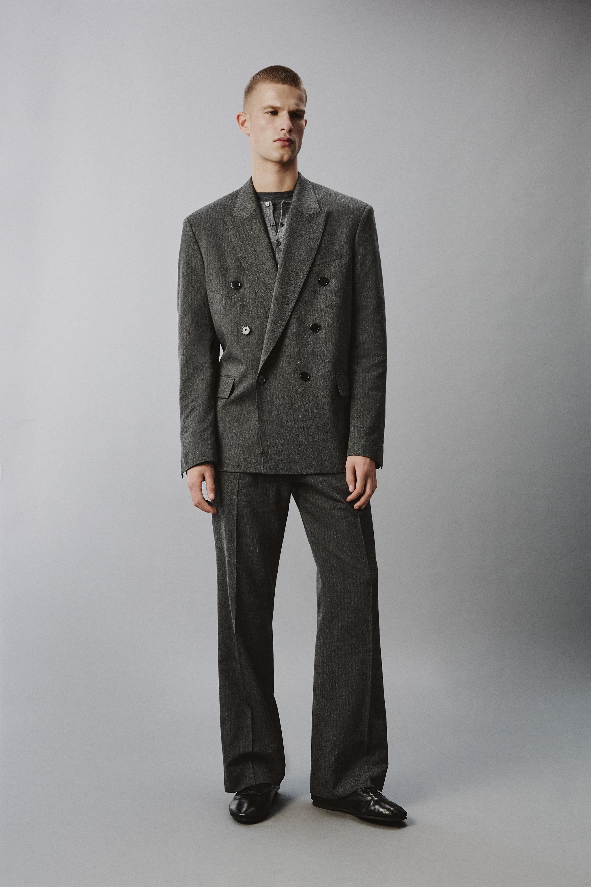 RELAXED FIT DOUBLE-BREASTED PINSTRIPE SUIT BLAZER
