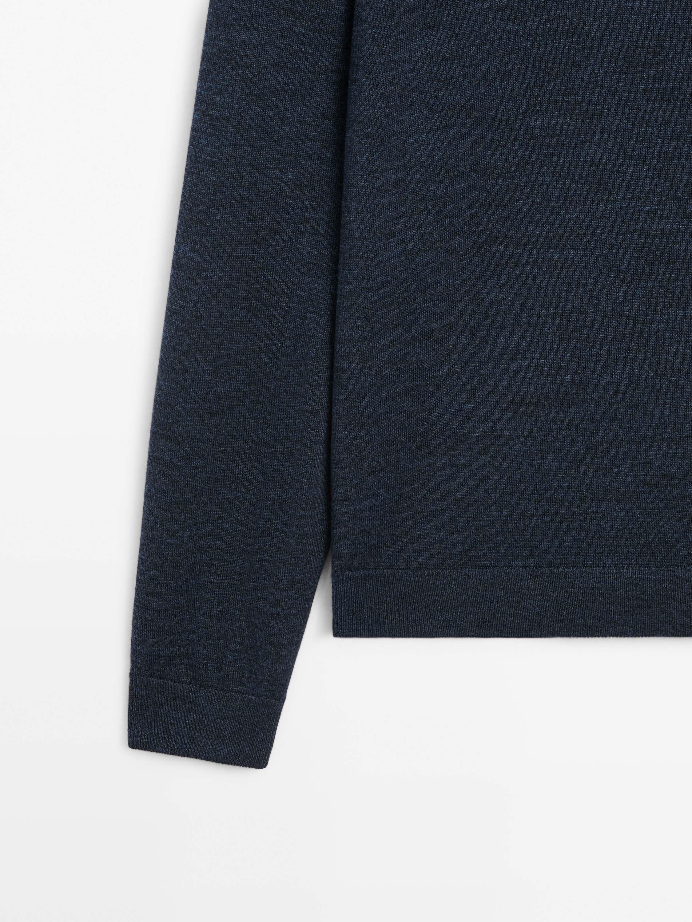 Knit 100% merino wool sweater with crew neck