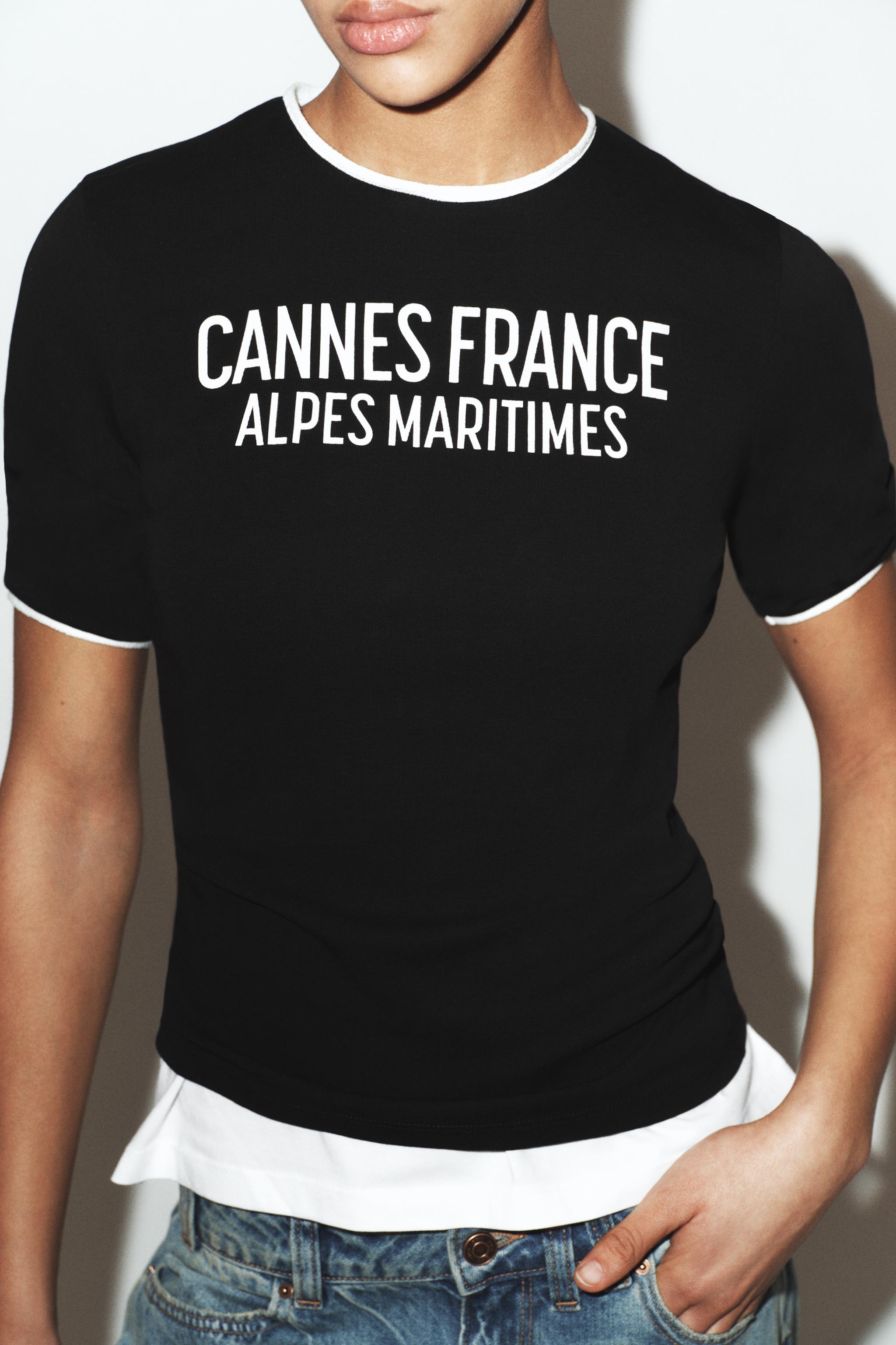 CONTRASTING TRIM TEXT T-SHIRT