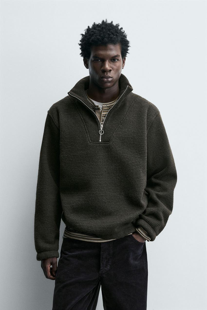 TEXTURED QUARTER-ZIP SWEATSHIRT