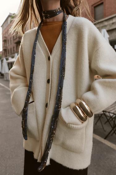 GILET EN MAILLE COL EN V - Écru de Zara - Image 3