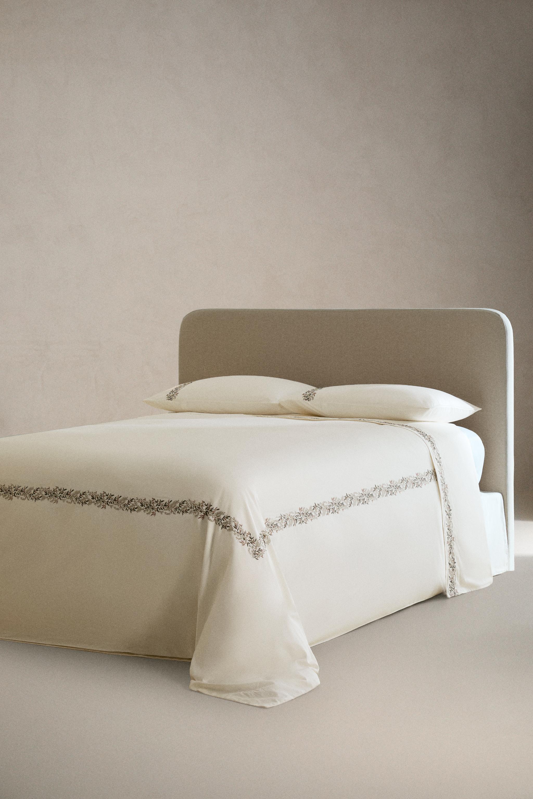 SATEEN FLAT SHEET WITH EMBROIDERED LEAVES