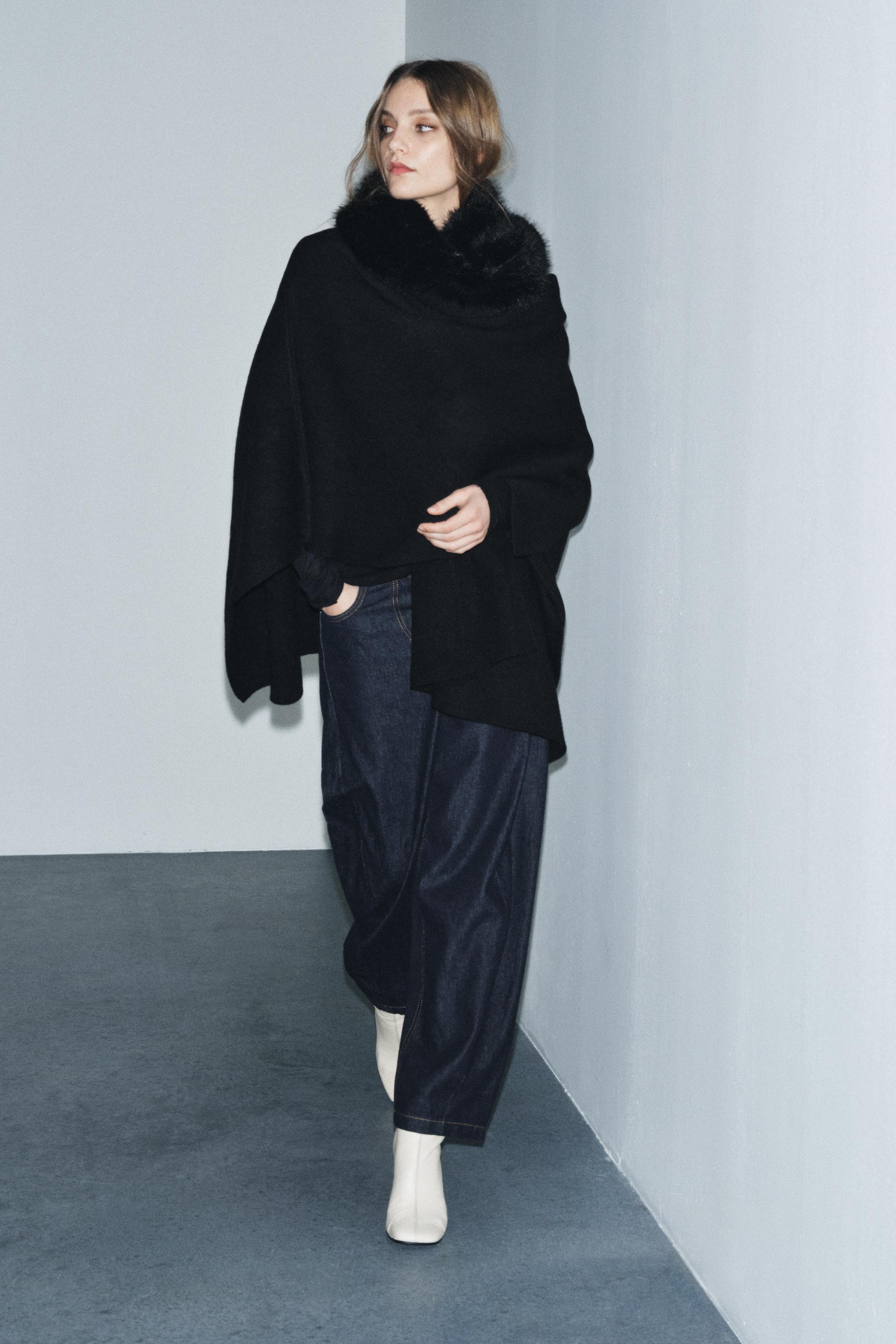 ジャケット・アウター L'Appartement DE BALL FUR CAPE L'Appartement DE BALL FUR CAPE Nord Cape in Ivory by Unreal Fur