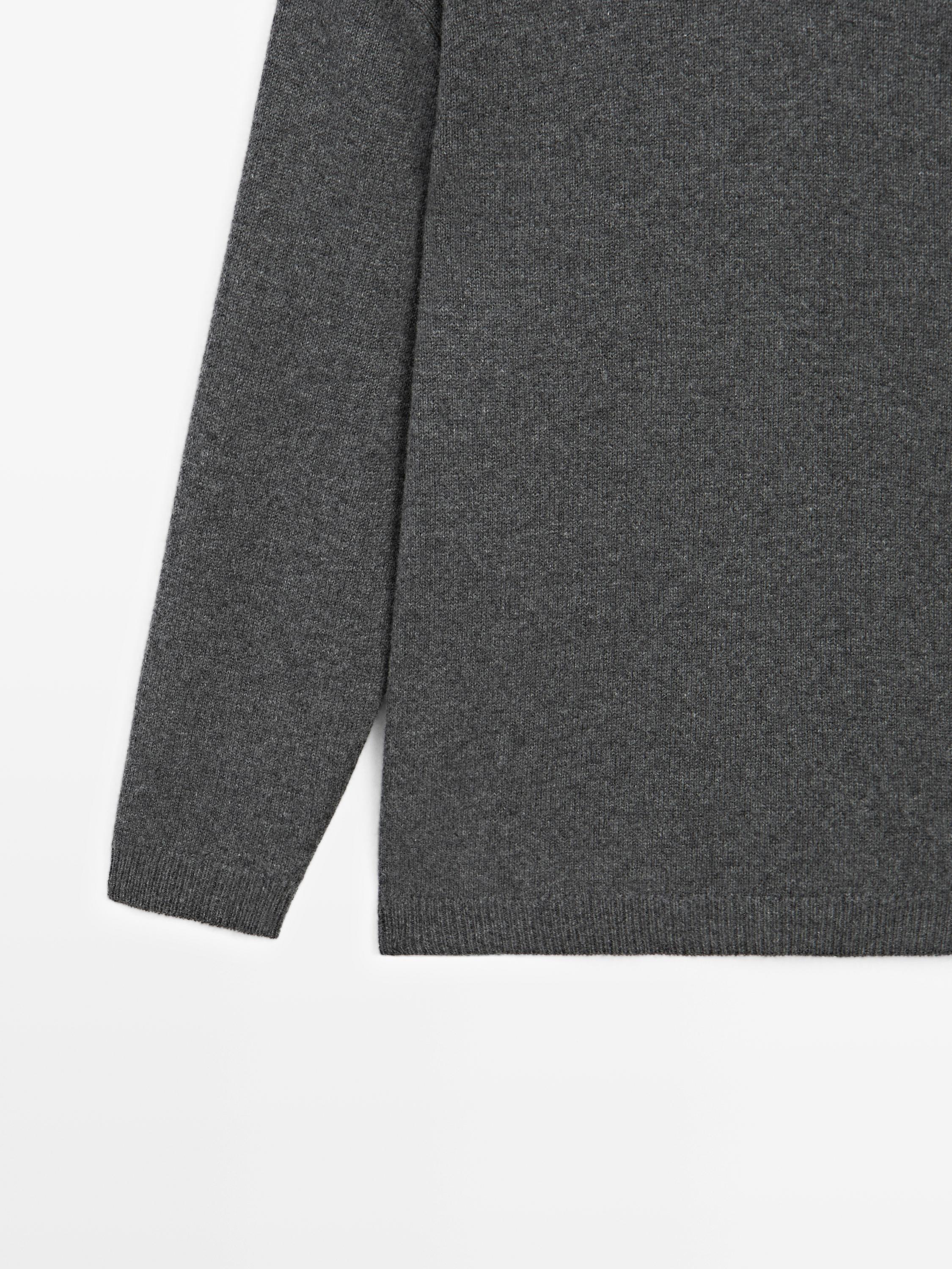 100% cashmere oversize V-neck sweater