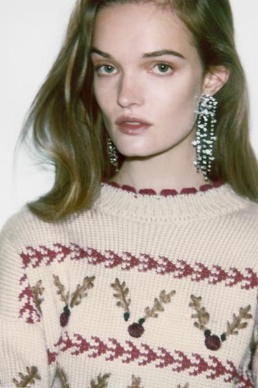 СВИТЕР С ВЫШИВКОЙ «ОЛЕНИ» — БЕЖЕВЫЙ от Zara — изображение 0