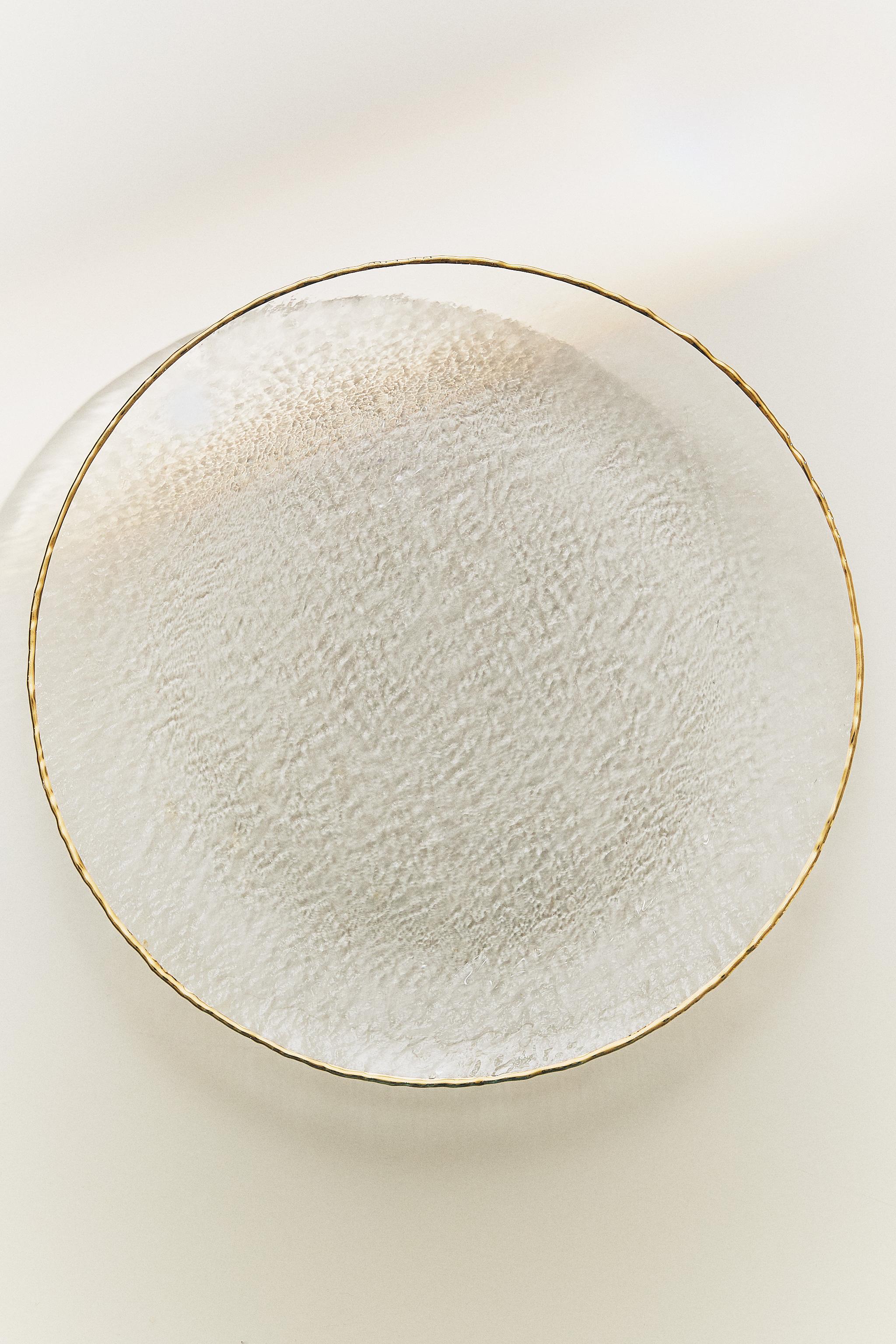 RAISED GLASS CHARGER WITH GOLD RIM