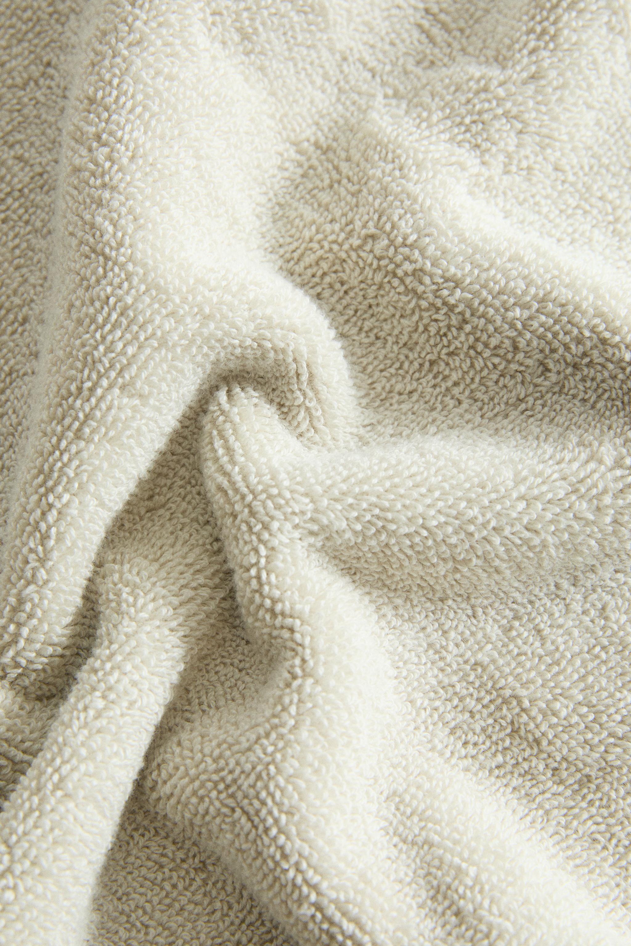 SERVIETTE DE BAIN COTON SURPIQÛRES ET PASSEPOIL