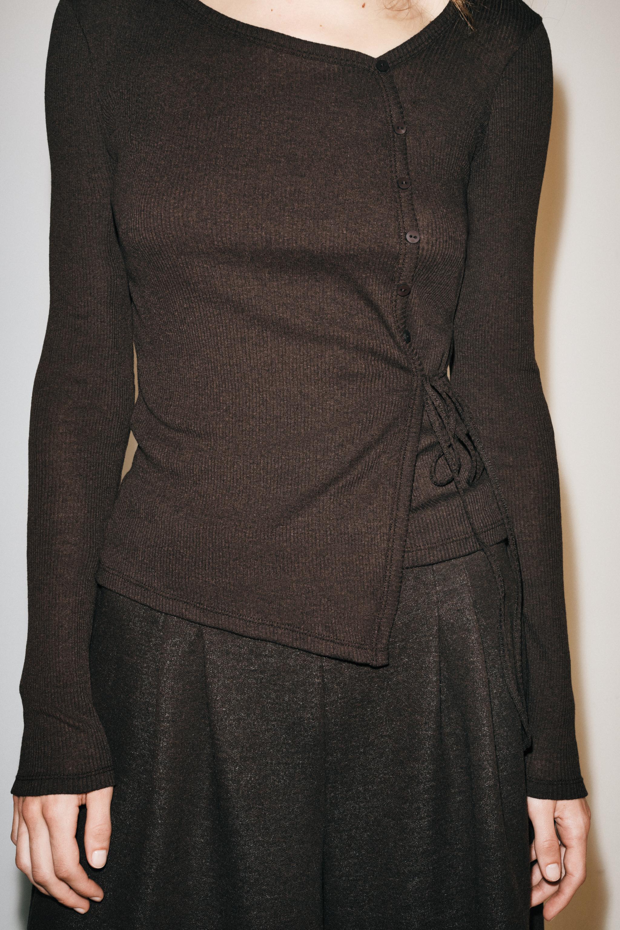 RIBBED BUTTON TIE TOP