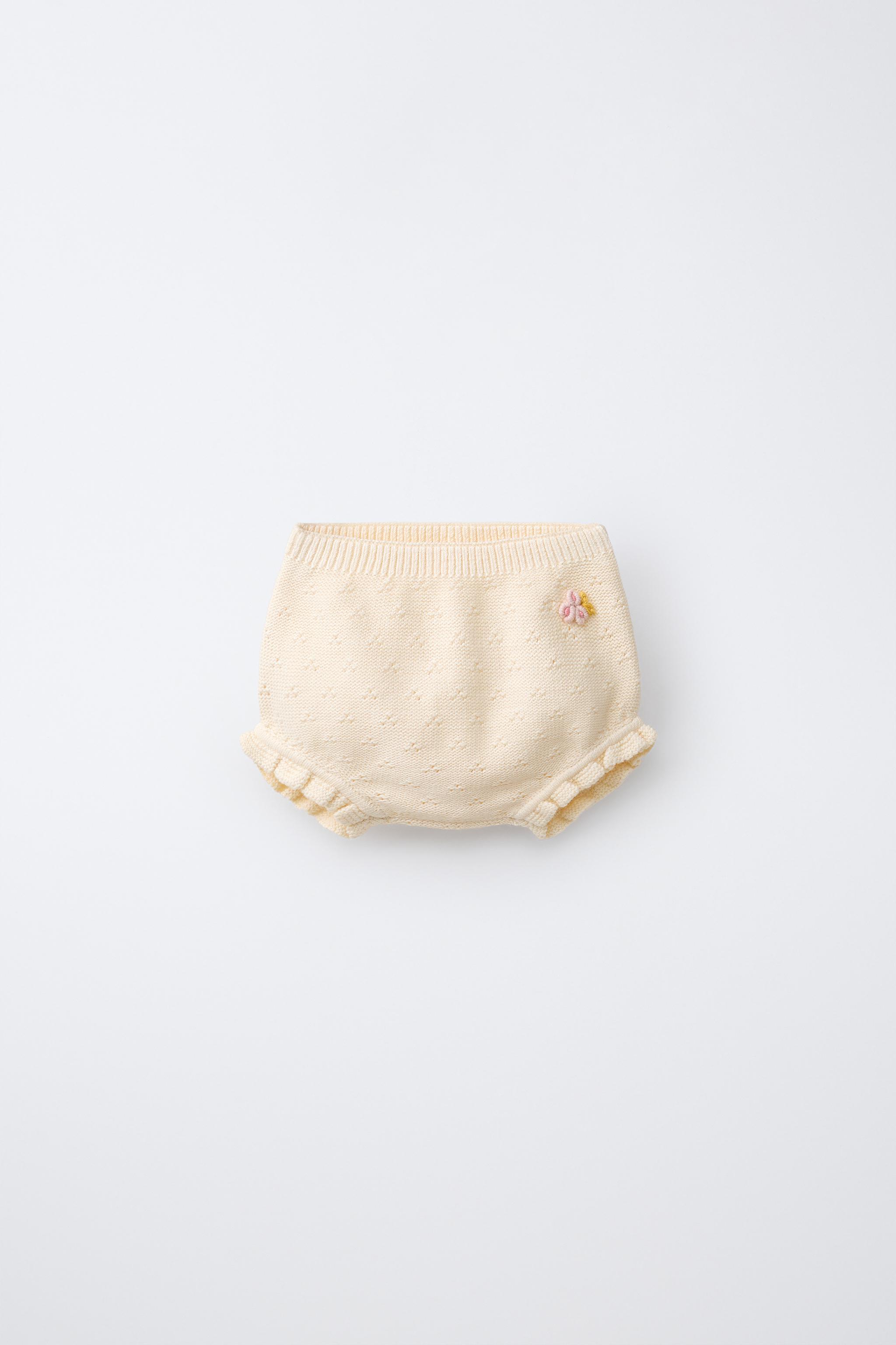 CULOTTE AJOURÉE ET POMPONS