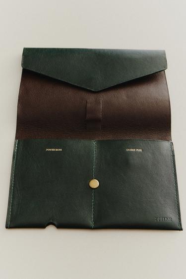 レザーケーブルオーガナイザーウォレットグリーンZaraのレザーケーブルオーガナイザーウォレット - グリーン 
