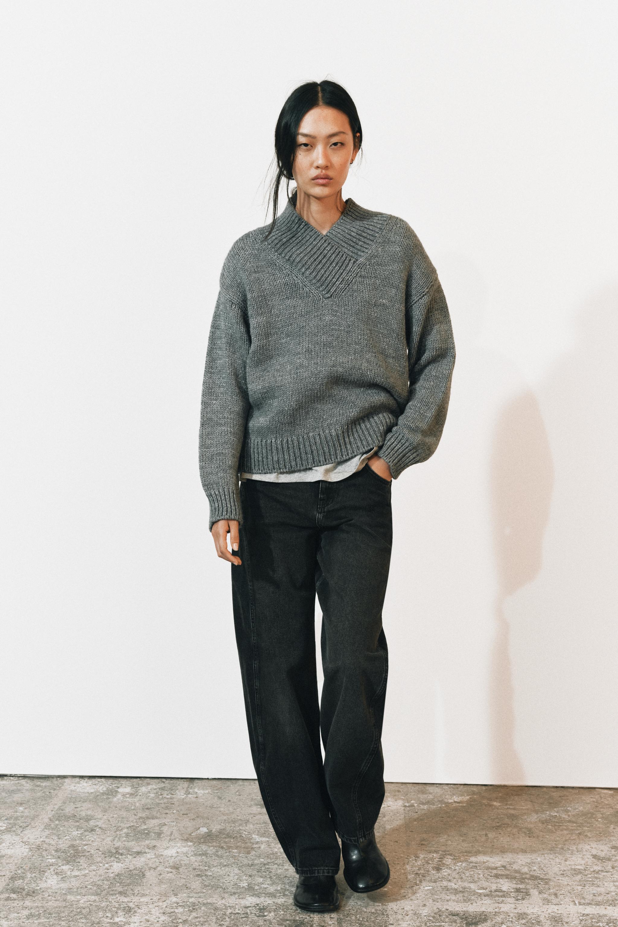 MARK&LONA ダークグレー Vネック セーター ストライプ V-NECK KNIT SWEATER - Anthracite grey | ZARA United States