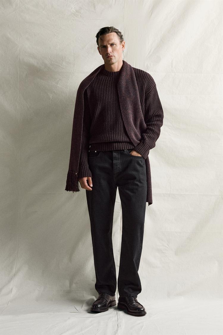 STRAIGHT-LEG JEANS