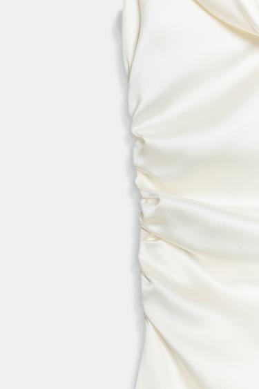 ROBE COURTE SATINÉE À PLIS - Blanc cassé de Zara - Image 8
