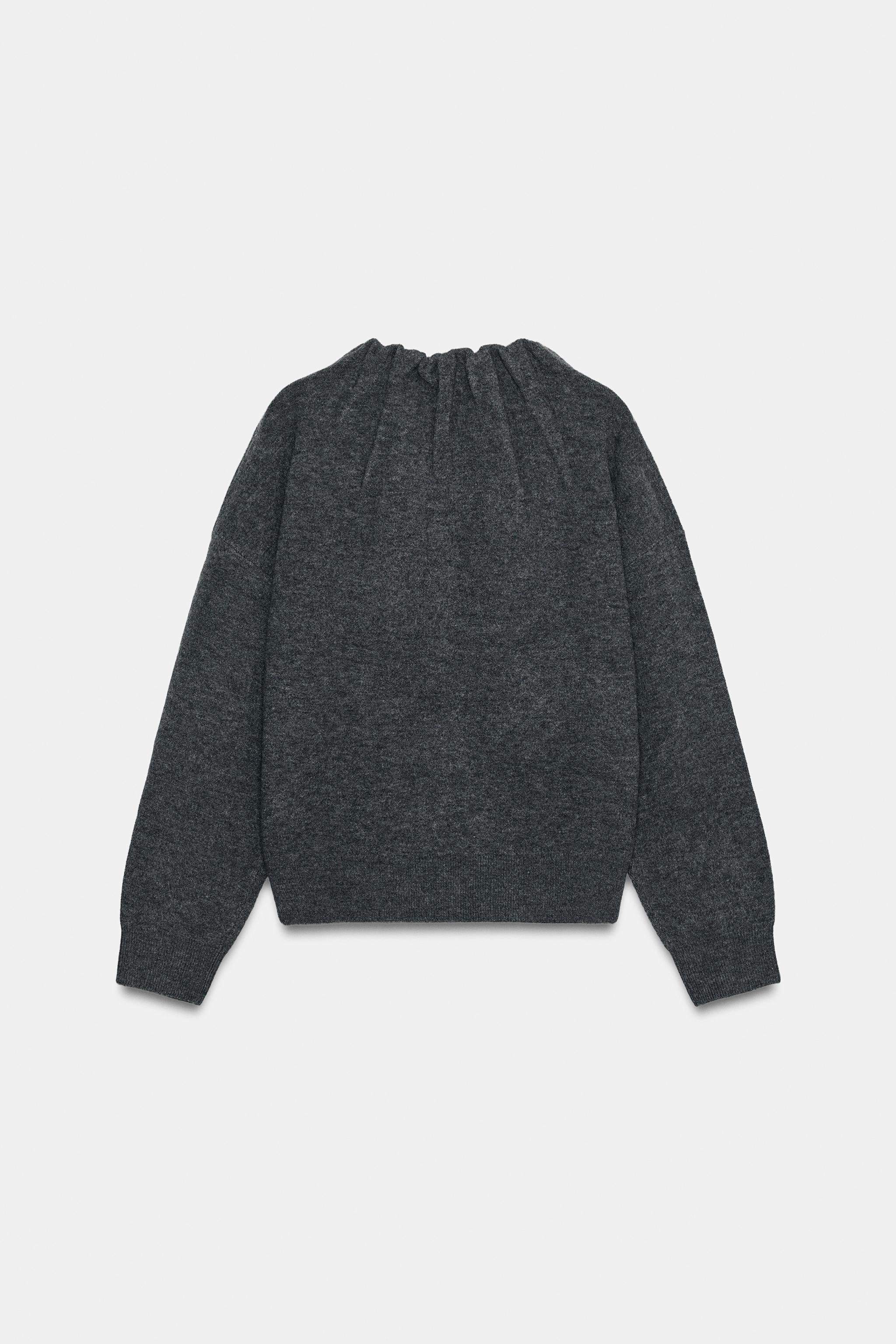 PULL EN MAILLE À COL PLIS