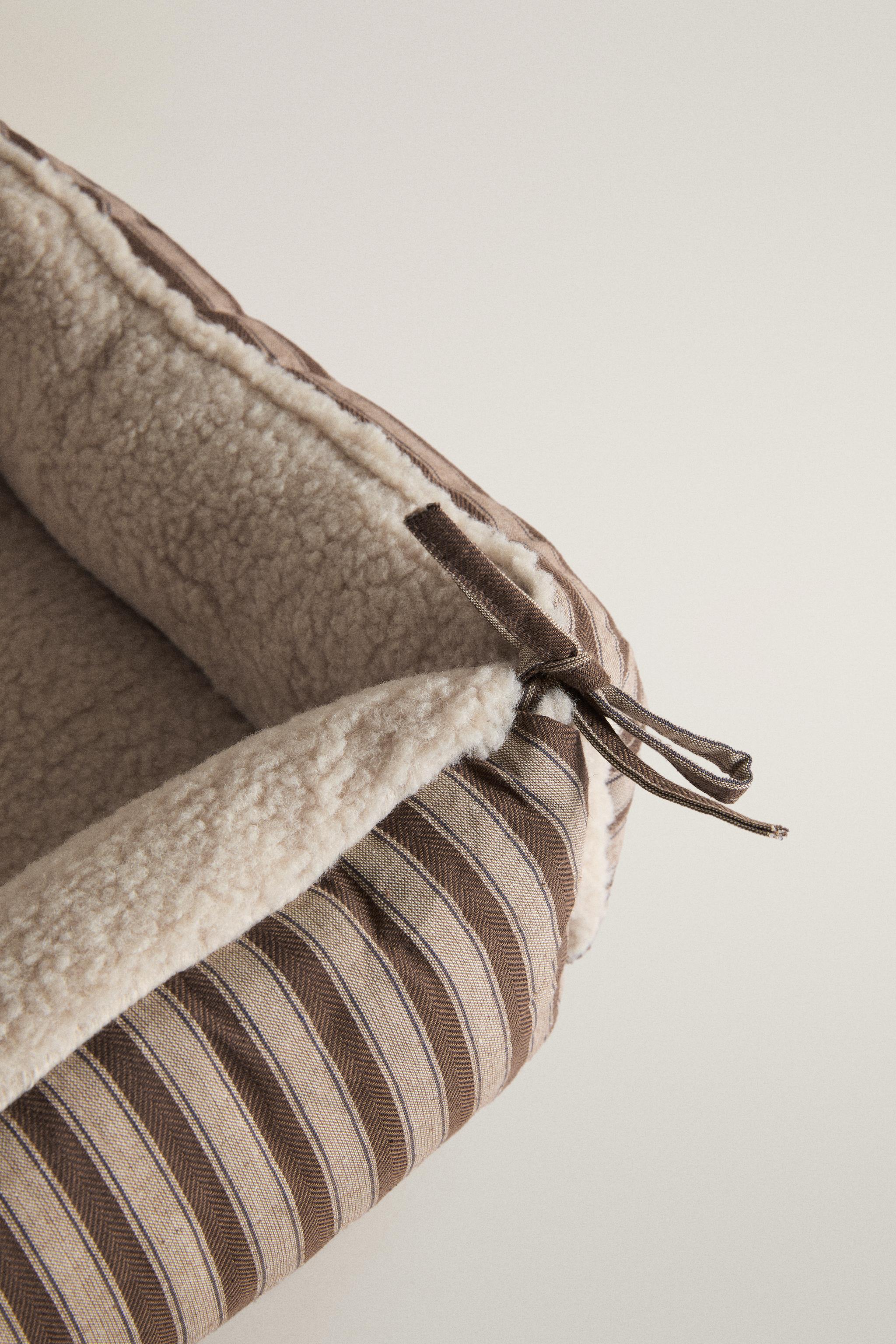 STRIPED FAUX SHEARLING PET BED