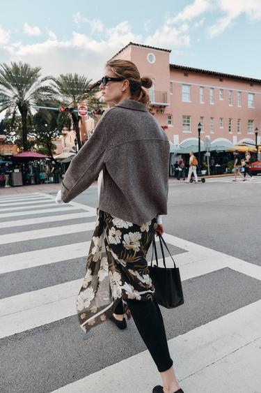 PAÑUELO ESTAMPADO FLORES - Marrón de Zara