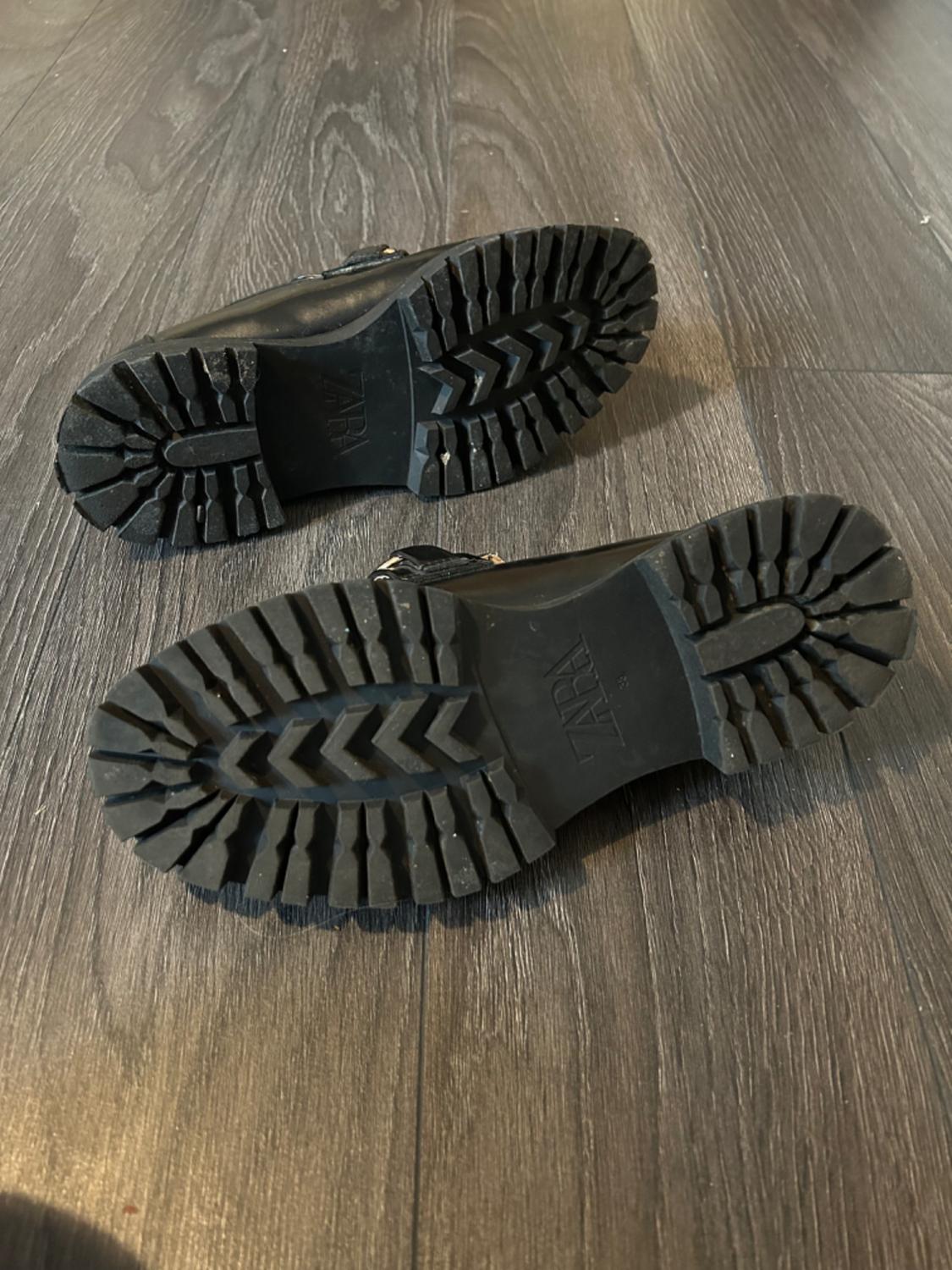FLAT LOAFERS WITH CHAIN DETAIL - Image 5