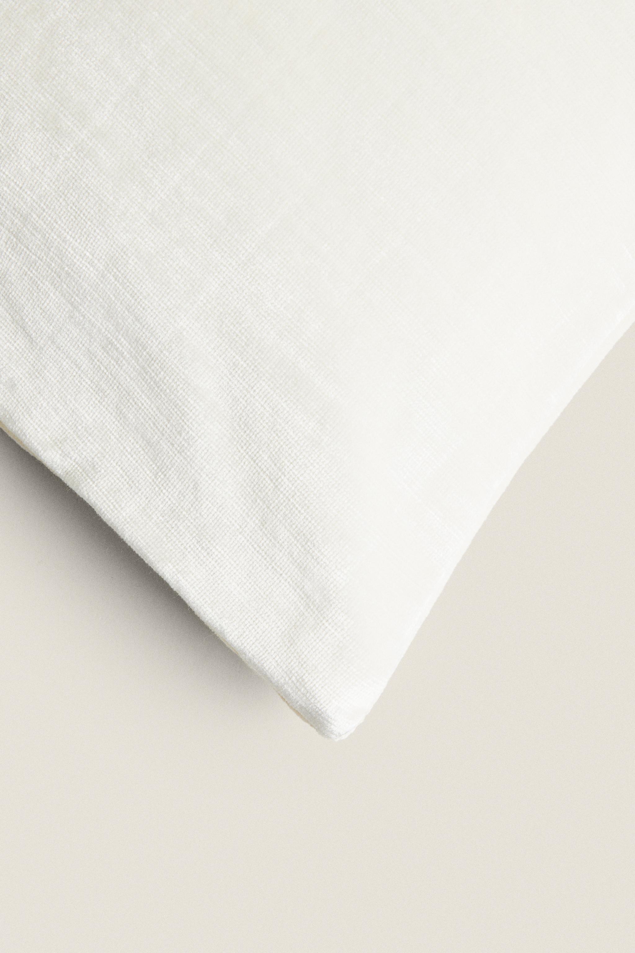 Pillow shop cover white