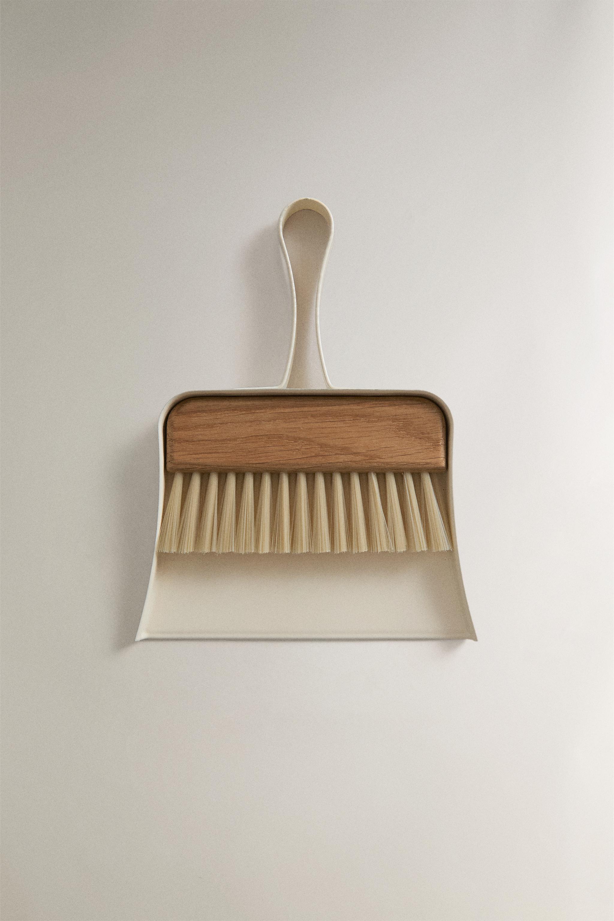 BRUSH AND DUSTPAN SET — Cream