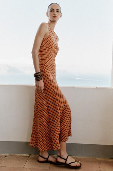 ROBE MI-LONGUE DOS NU À RAYURES - Brown Stripes de Zara