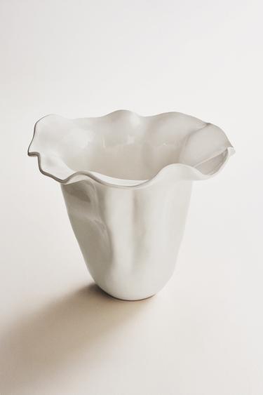 SHINY WAVY EARTHENWARE VASE - white by Zara