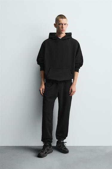 سويت شيرت بغطاء رأس بيزك - أسود الخاص بـ Zara