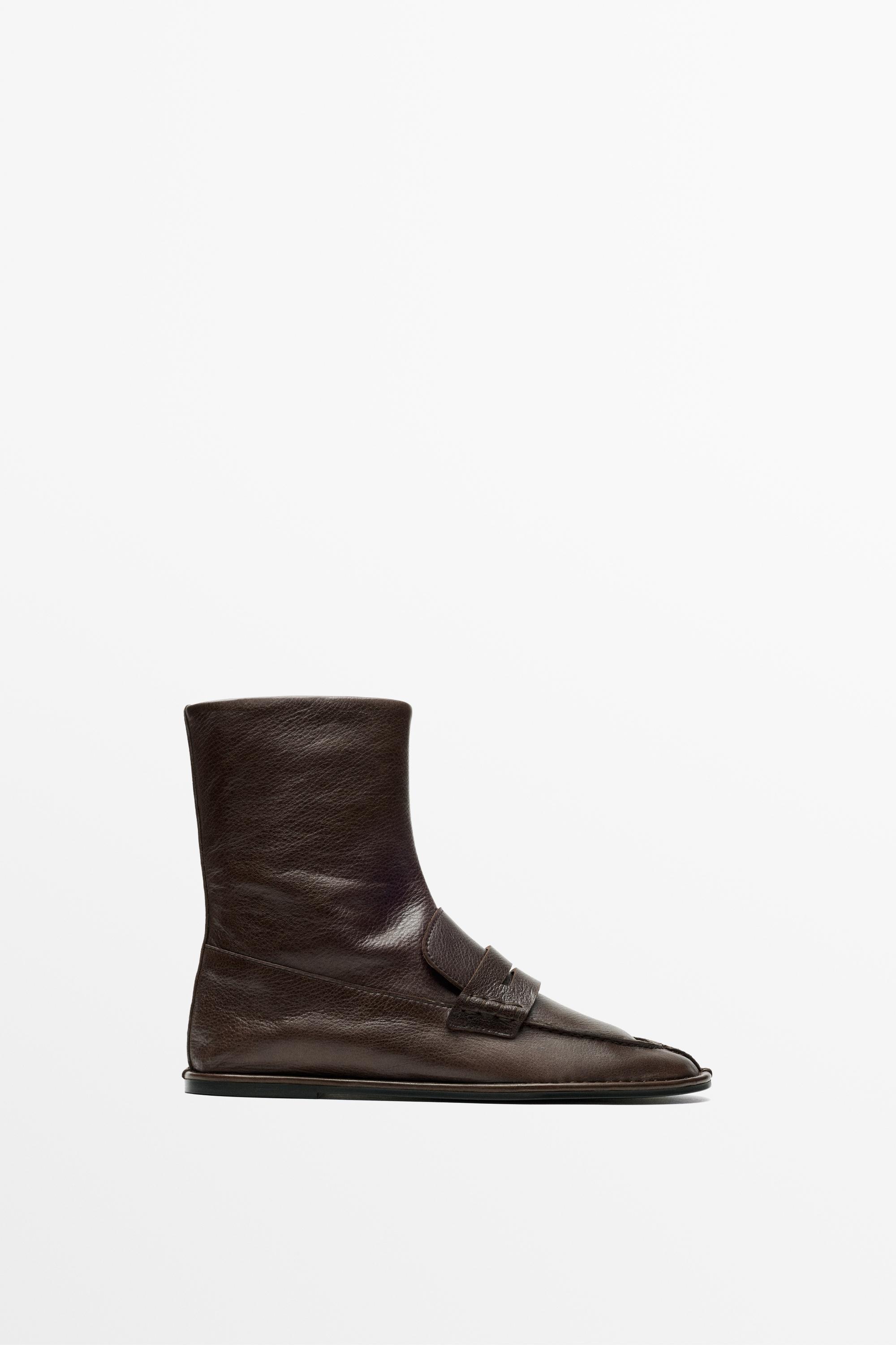 Ankle soft leather loafer with vamp strap