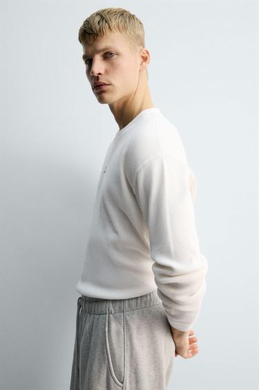 T-SHIRT GAUFRÉ X SR_A - Blanc cassé de Zara - Image 6