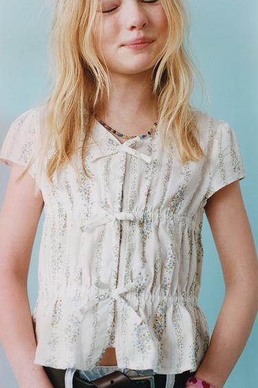 TOP ESTAMPADO FLORES - Crudo de Zara