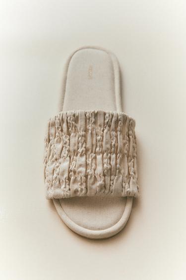 SLIDERS WITH GATHERED DETAIL - Beige by Zara