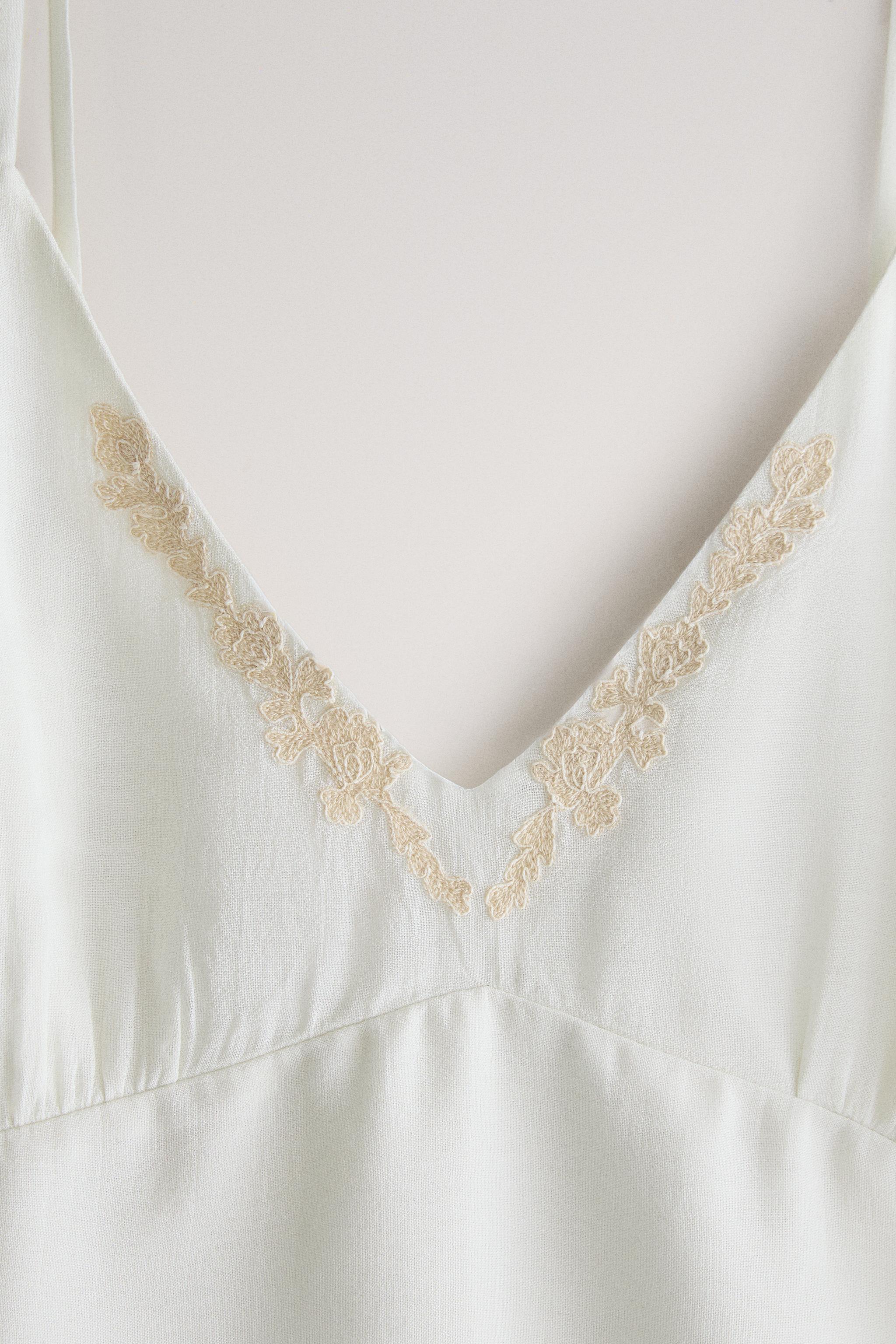 EMBROIDERED STRAPPY TOP
