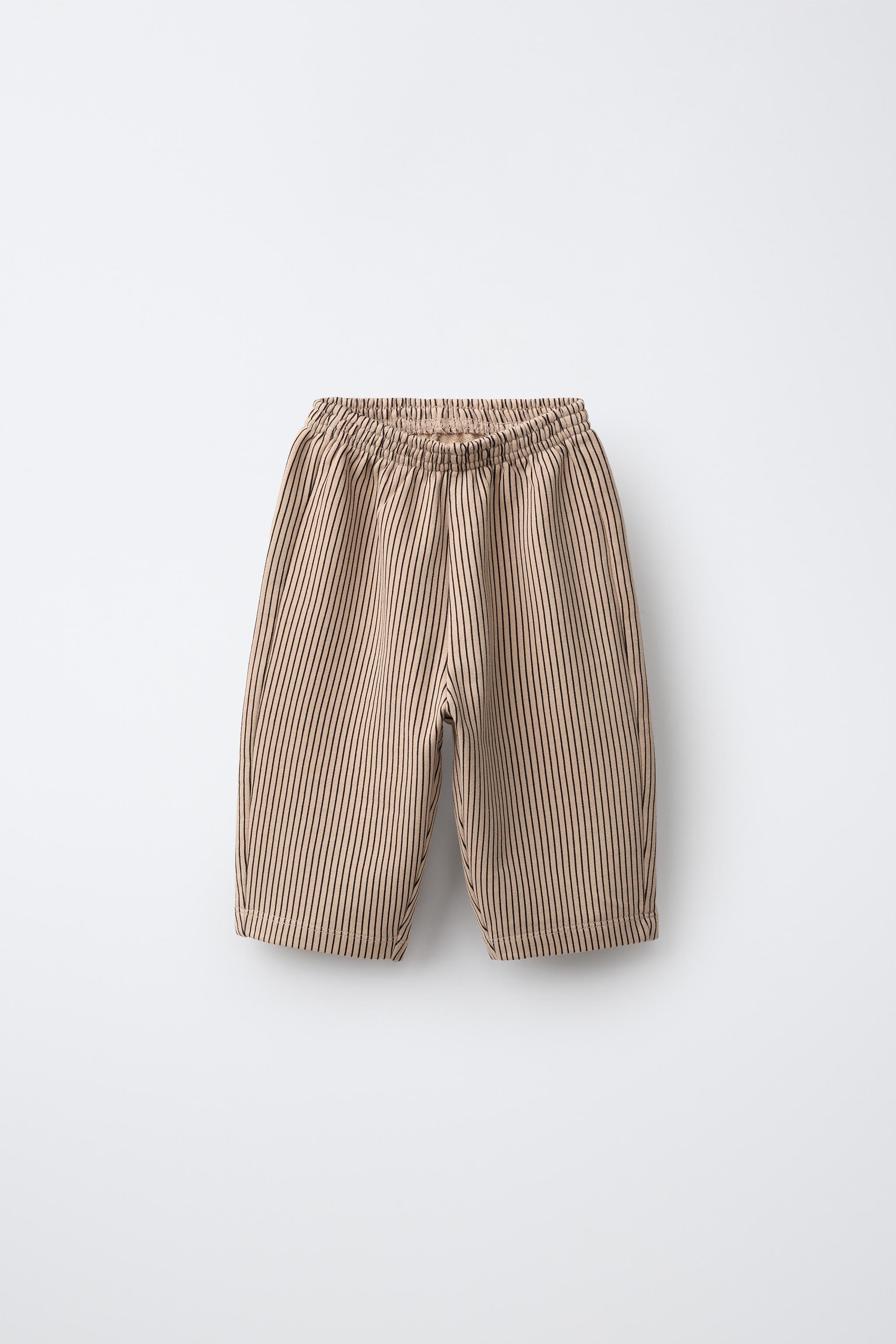 LOT DE DEUX PANTALONS EN MOLLETON RAYÉS ET UNIS