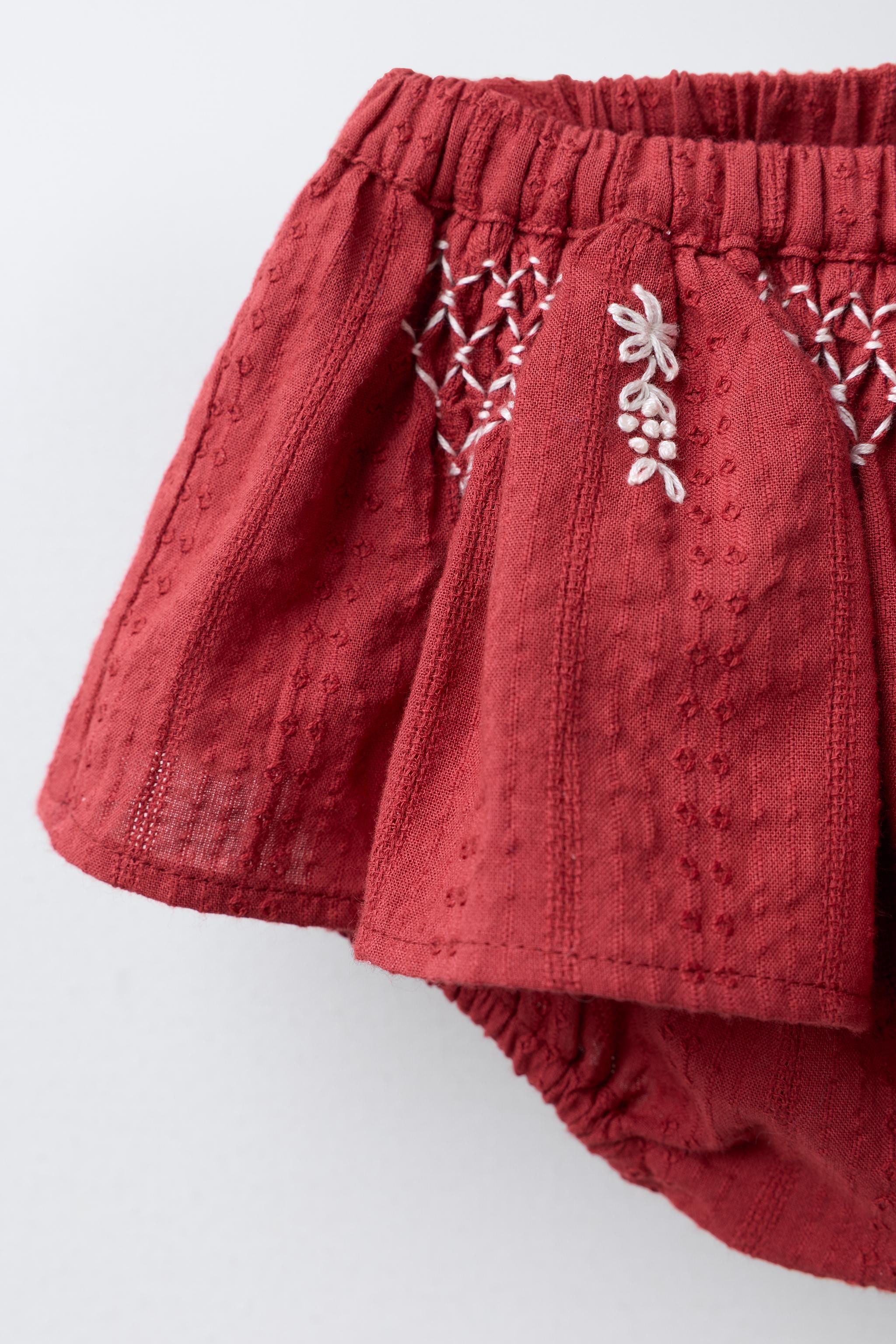 EMBROIDERED RUFFLED BOTTOMS