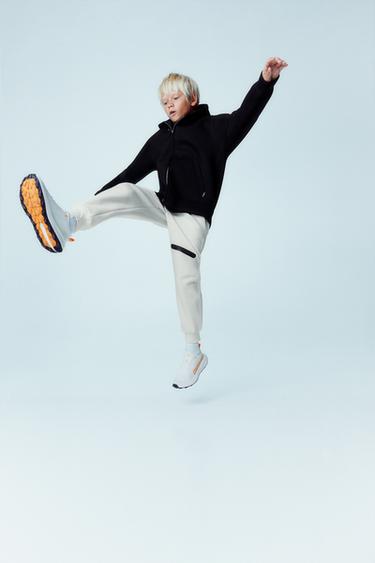 سويت شيرت بغطاء رأس SPORTY - بترولي الخاص بـ Zara