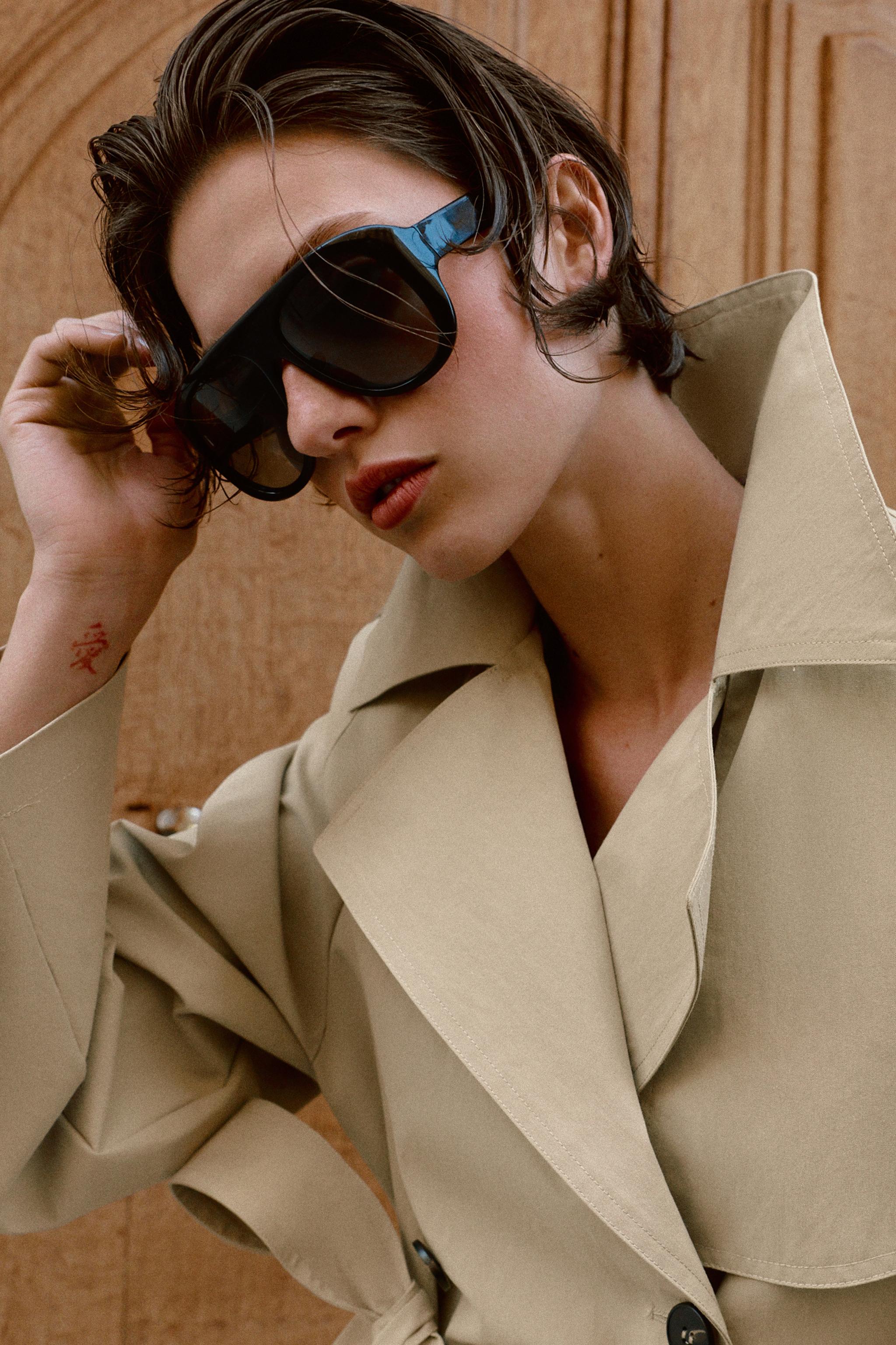 SHORT BELTED TRENCH COAT