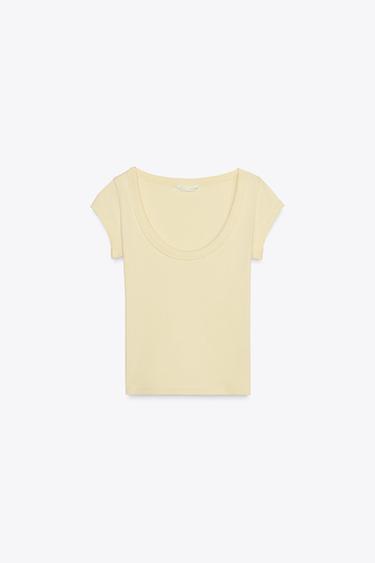 CAMISETA ESCOTE REDONDO - Mantequilla de Zara