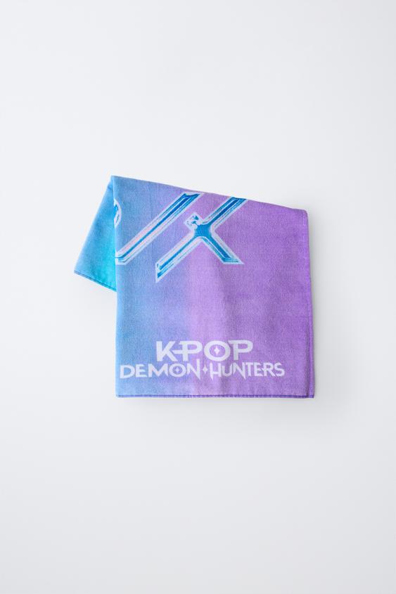 TOALLA KPOP DEMON HUNTERS™ NETFLIX © - Azul de Zara - Imagen 0