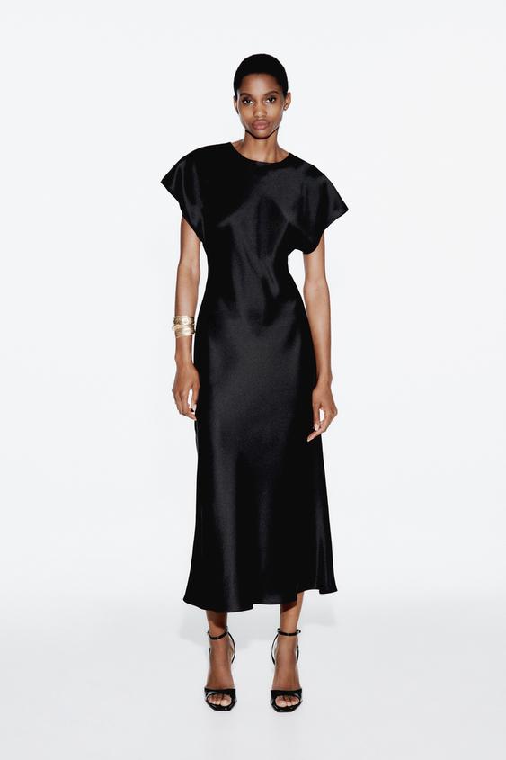 El vestido satinado de mayor efecto tipazo de 39 € de Zara