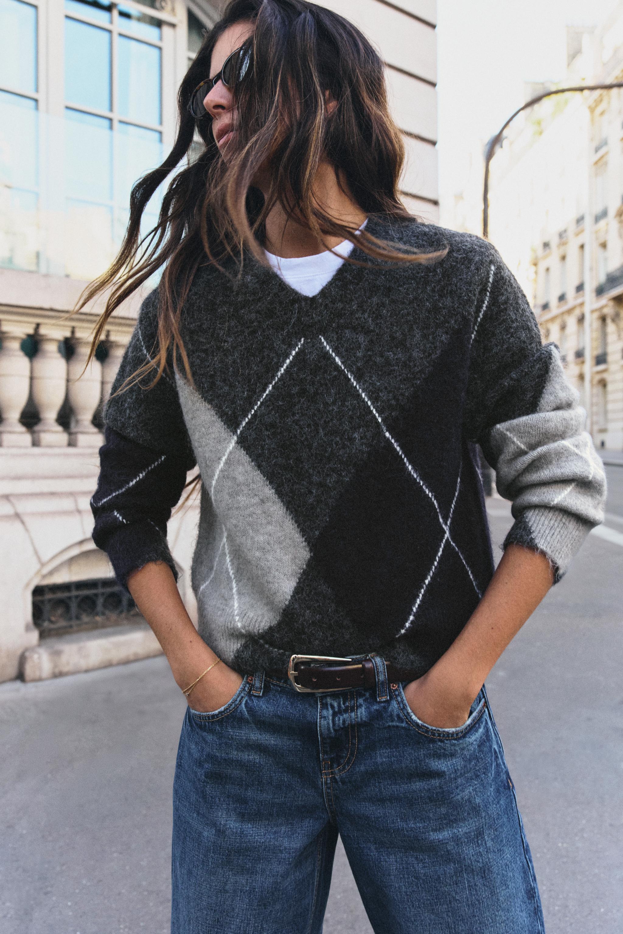 BRUSHED EFFECT ARGYLE SWEATER