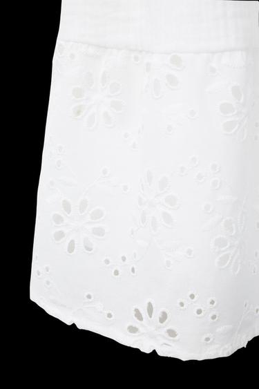 KLEID MIT STRUKTURMUSTER UND GESTICKTEN BLUMEN - Weiß von Zara