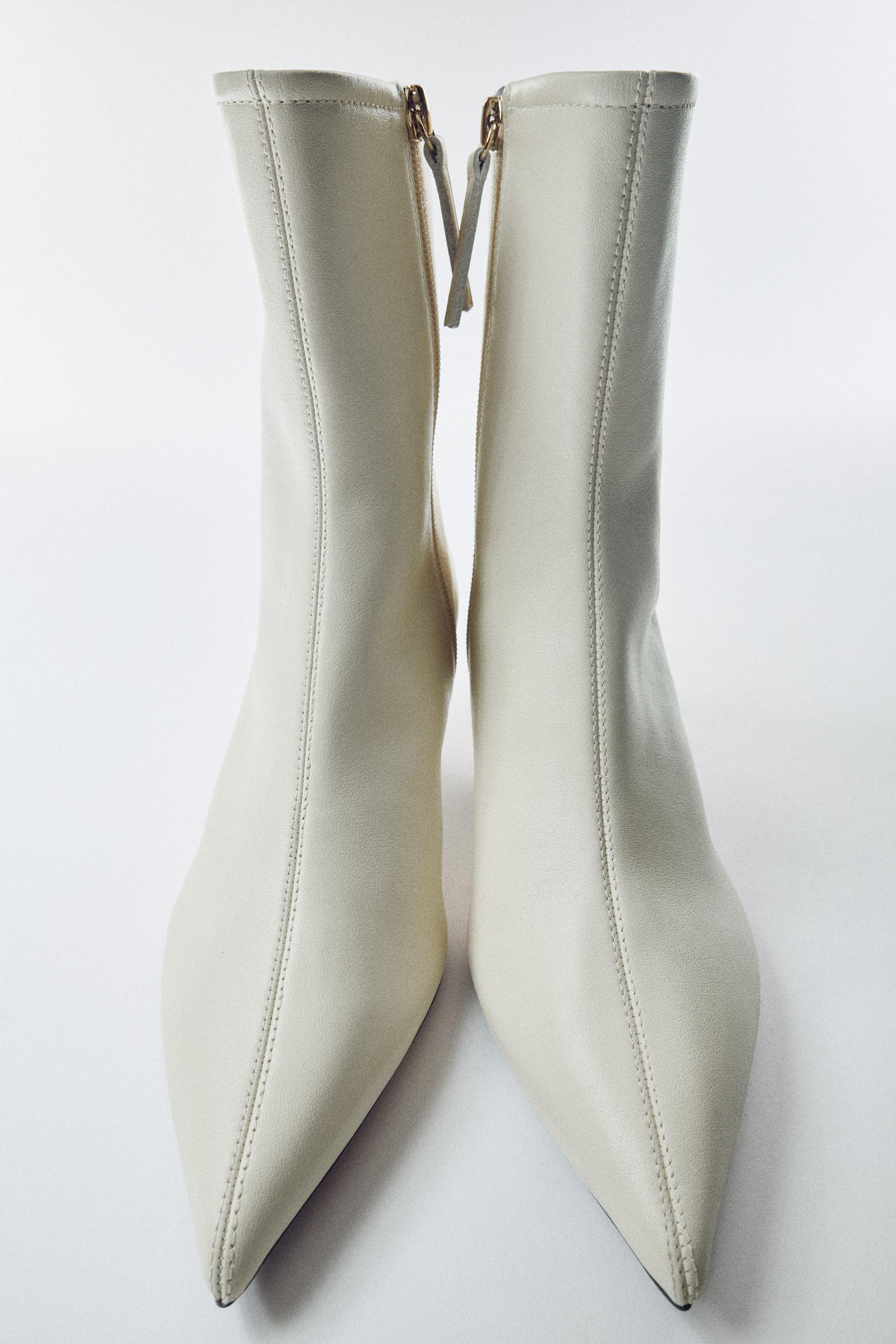 LEATHER KITTEN ANKLE BOOT
