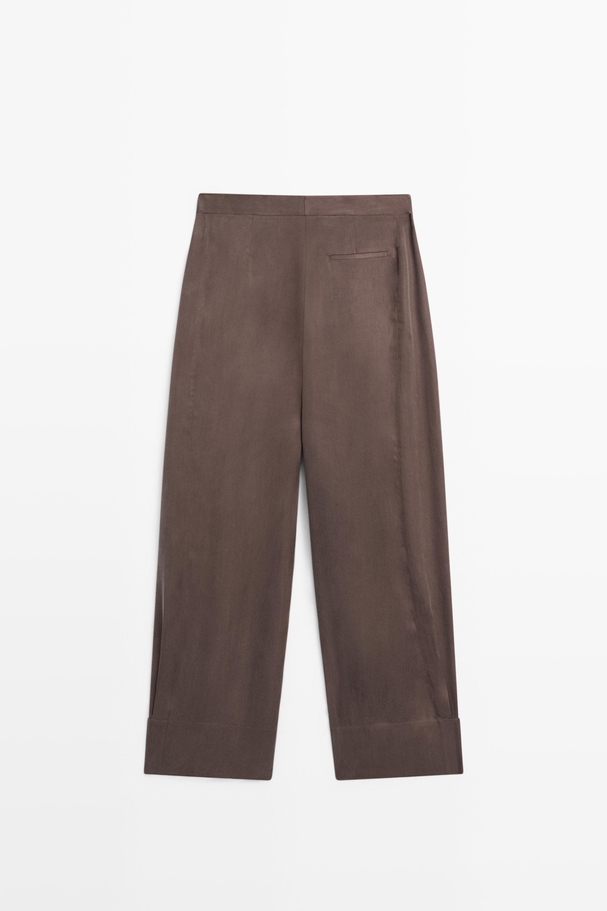 Total look flowing trousers with buttoned hems