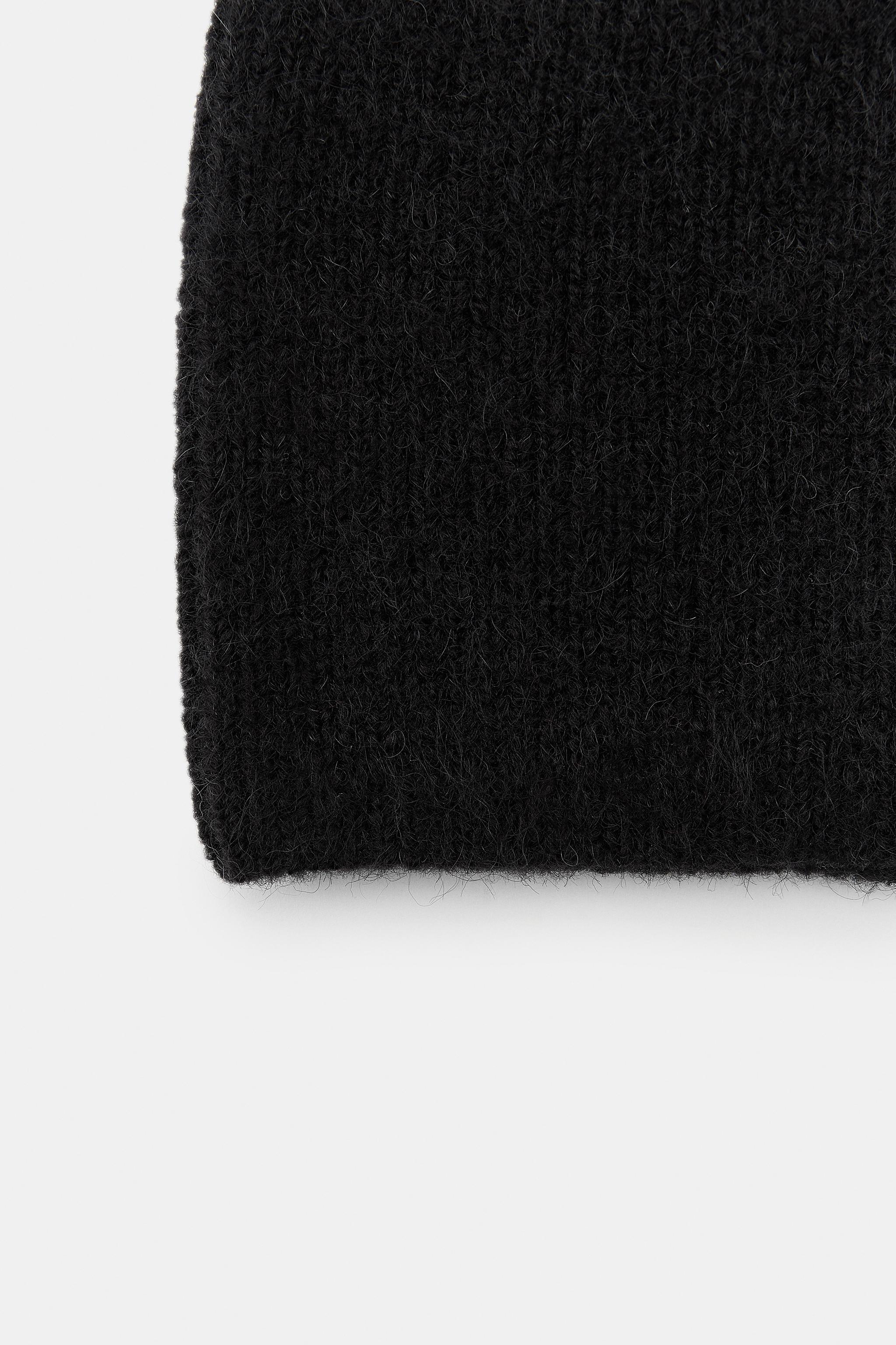 RIBBED KNIT BEANIE HAT