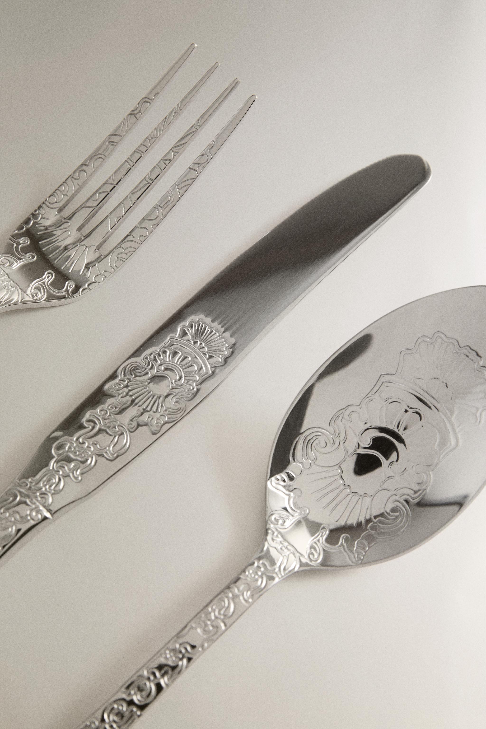 3-PIECE ENGRAVED STEEL CUTLERY SET — Steel